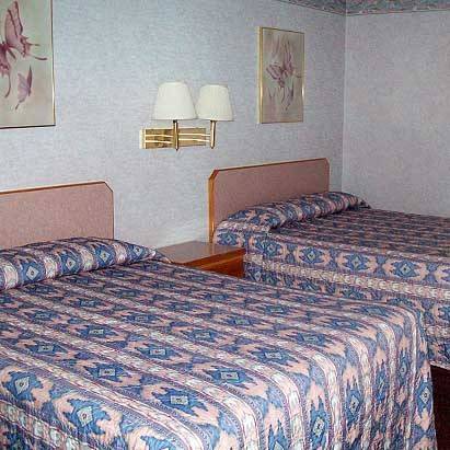2 Full Beds Non-Smoking Photo 1